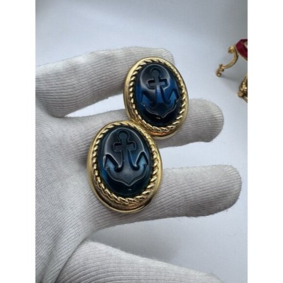 TRIFARI TM Blue Cabochon Earrings Elegant Oval Clip On Acrylic Anchor Design - Picture 16 of 16